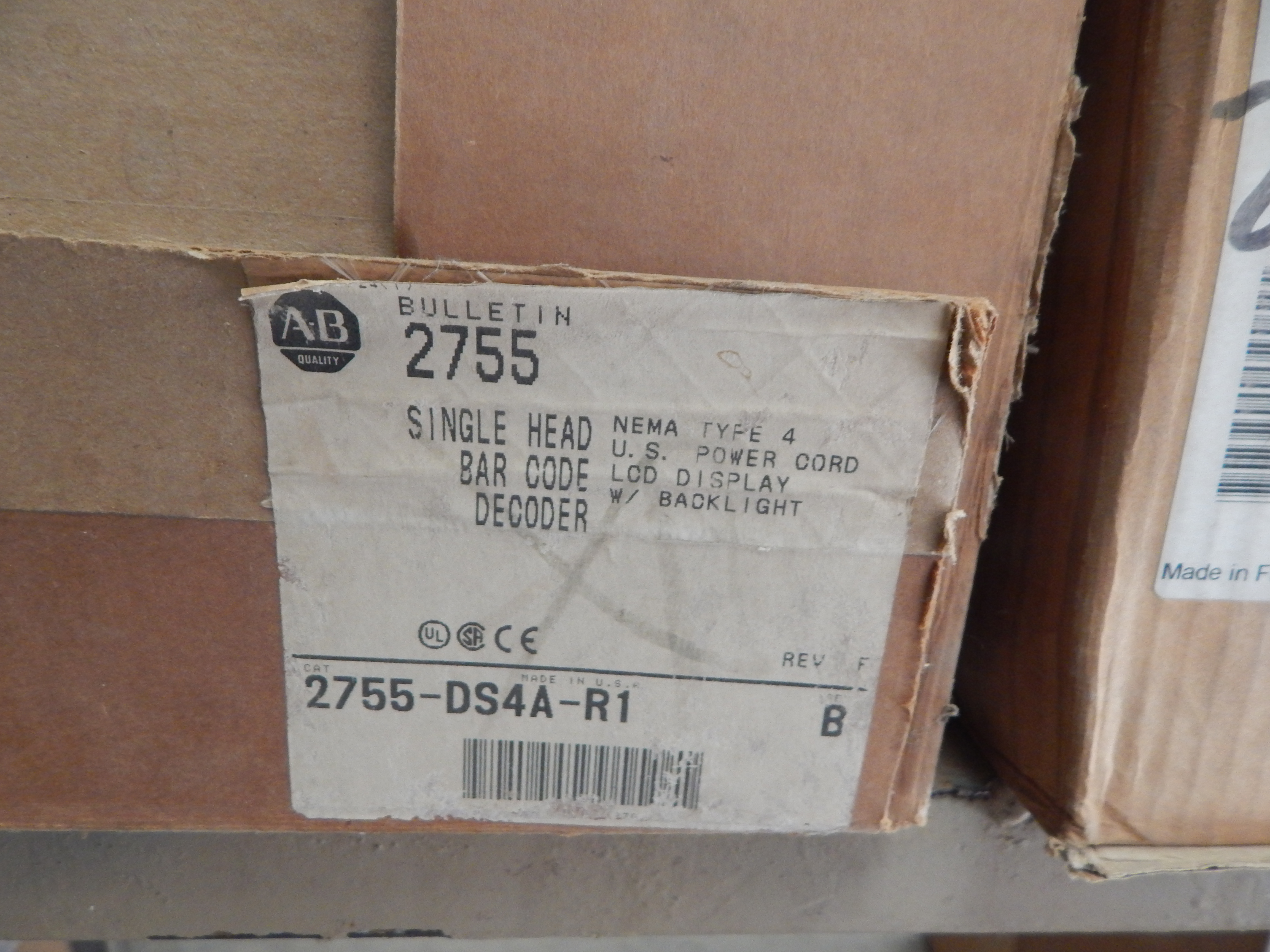 Decodificador de código de barra 100-240 VAC modelo 2755-DS4A-R1 marca Allen Bradley