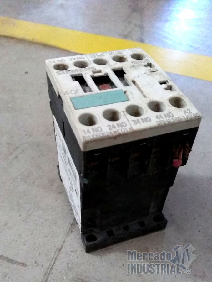 Contactor 10 AMP 600V modelo 3RH1140-1AK60 marca SIEMENS