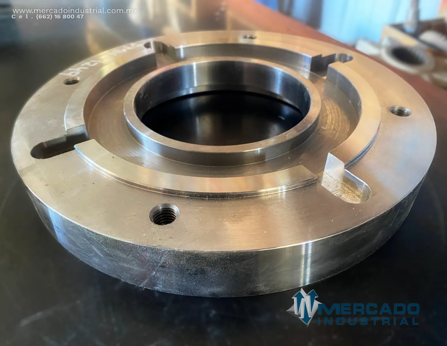 Tapa final 11" x 1 3/8" parte 62037040 marca Caterpillar