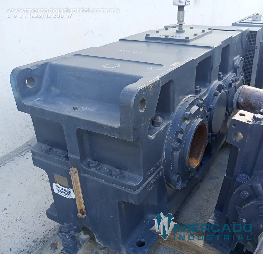 Reductor de engranes 300 HP relación 43.599 modelo PARAMAX 9000 marca Sumitomo