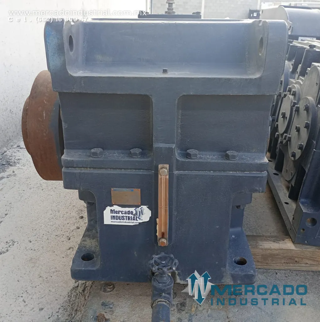Reductor de engranes 300 HP relación 43.599 modelo PARAMAX 9000 marca Sumitomo