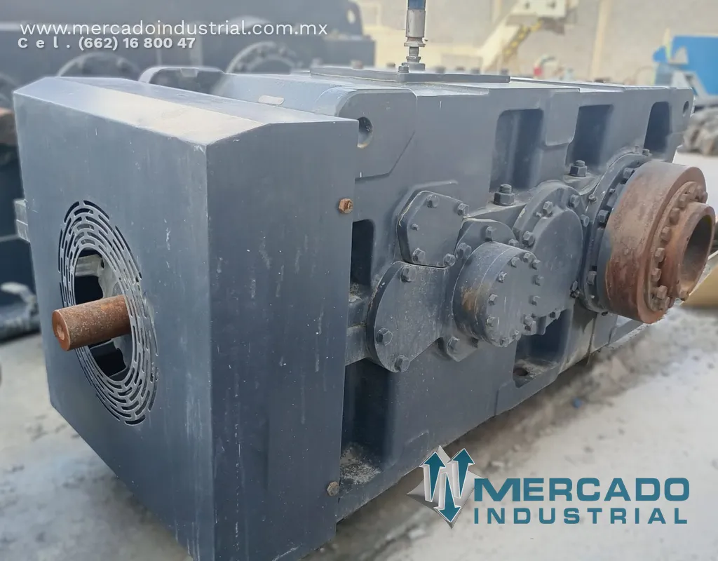 Reductor de engranes 300 HP relación 43.599 modelo PARAMAX 9000 marca Sumitomo
