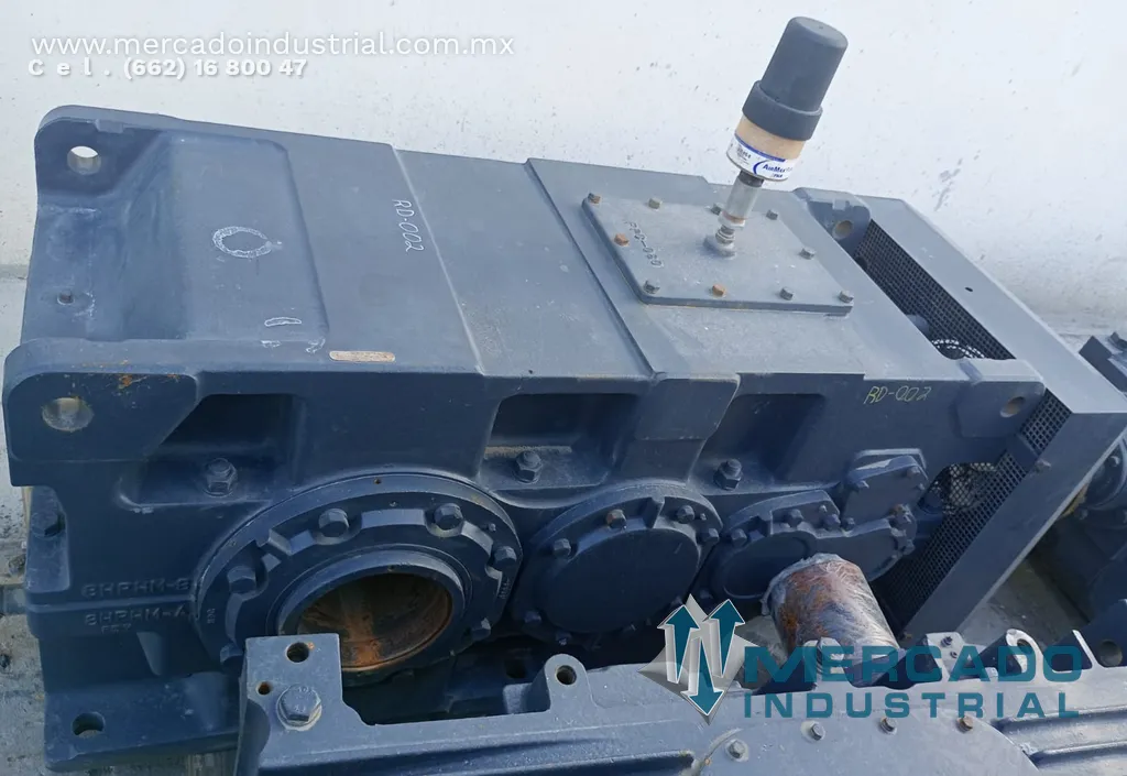 Reductor de engranes 300 HP relación 43.599 modelo PARAMAX 9000 marca Sumitomo