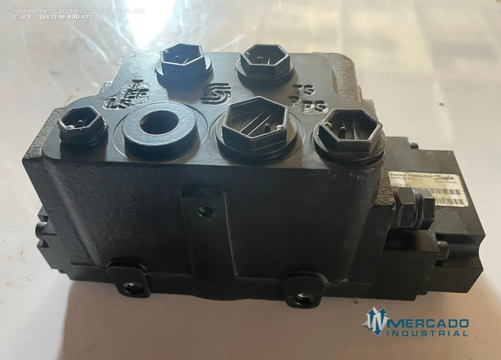 Válvula hidráulica orbital de dirección 16.9 MPa parte 1673544 marca Hyster