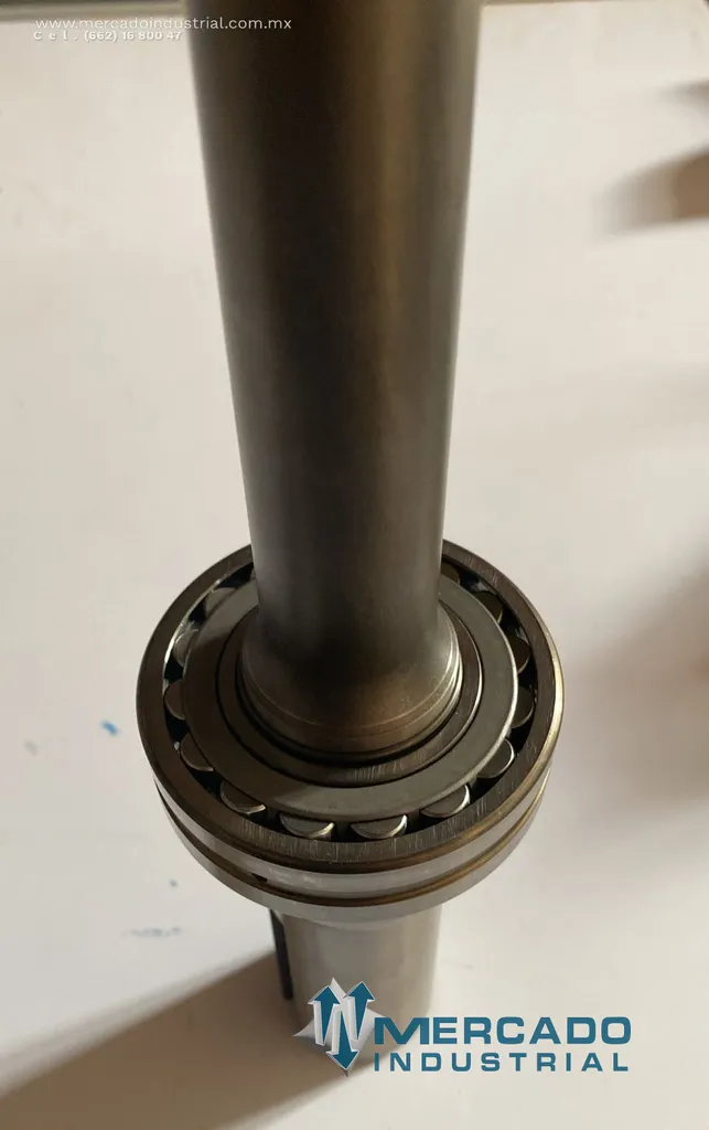 Eje con rodamiento 3 5/32" parte S23-18268-0 marca SKF
