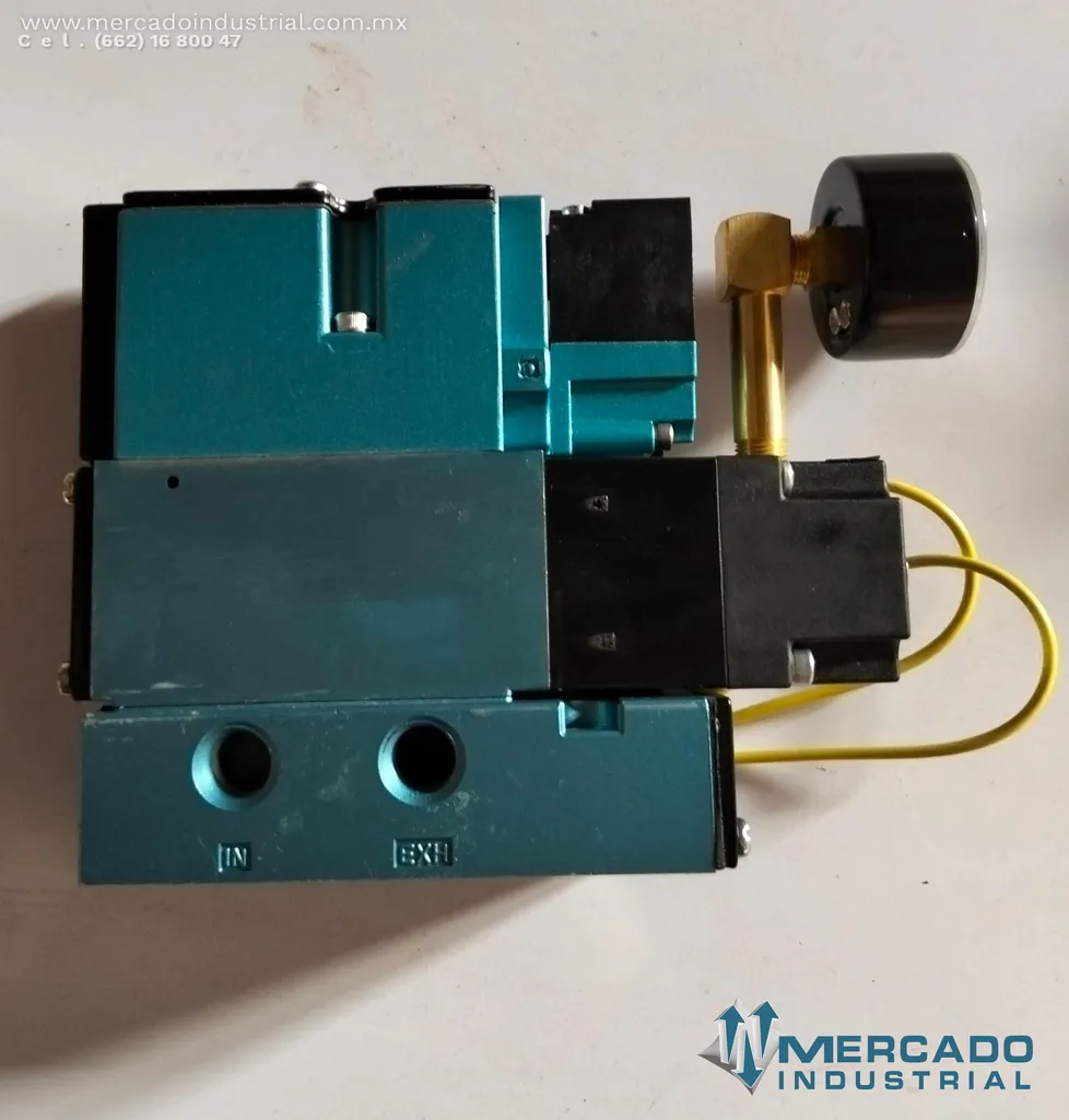Válvula solenoide de aire comprimido de 4 vías 120V 150 psi modelo PR82A-AABA marca MAC
