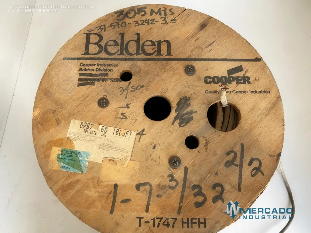 Carrete con cable de comunicaciones 304.8 m x 1/4" parte T-1747HFH marca Belden