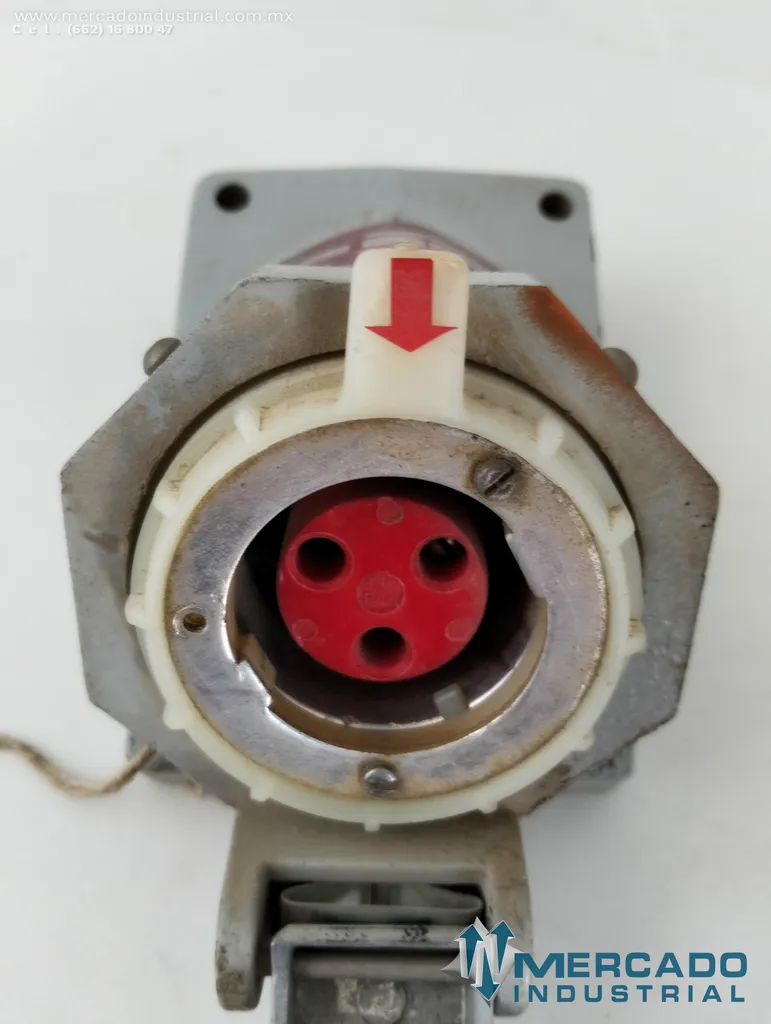 Enchufe industrial 250V 20A modelo CPS-152-R marca Crouse-Hinds