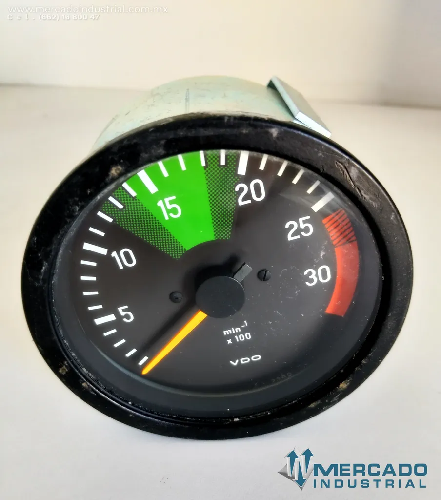 Tacómetro 0-3000 RPM modelo VDO marca Mercedes-Benz