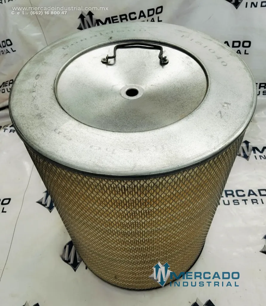 Filtro de aire modelo P181040 marca DONALDSON