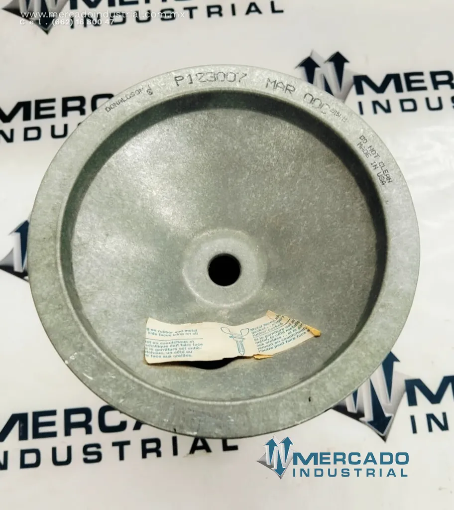 Filtro de aire modelo P123007 marca DONALDSON