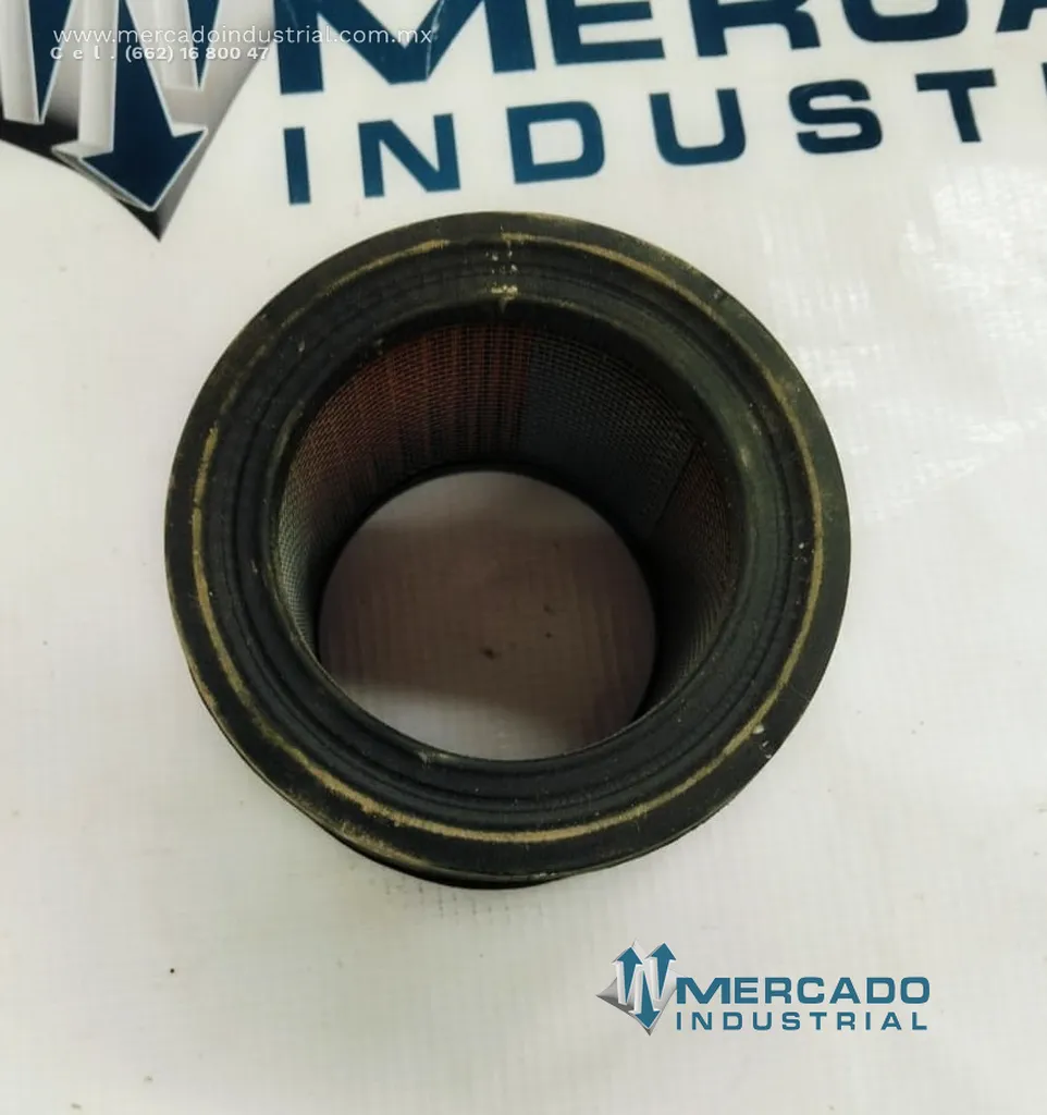 Filtro de aire modelo P528220 marca DONALDSON