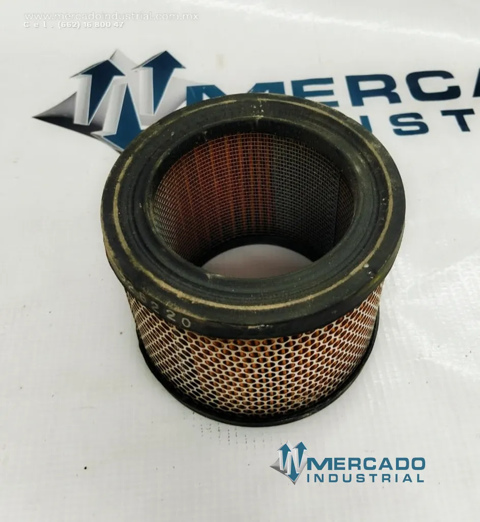 Filtro de aire modelo P528220 marca DONALDSON