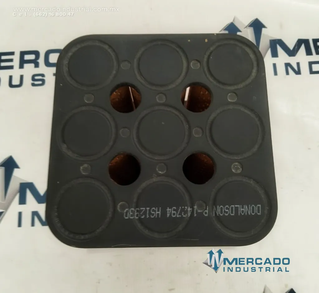 Panel de aire con tubo modelo P142794 marca DONALDSON