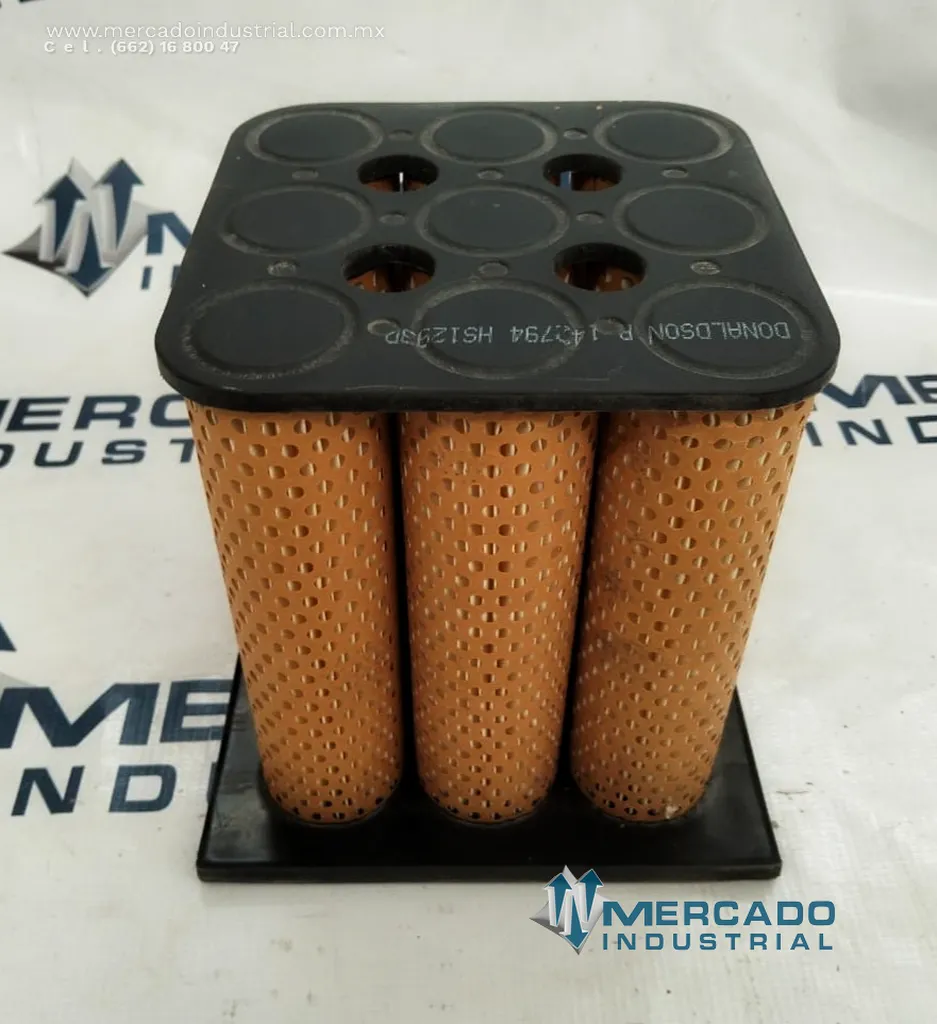 Panel de aire con tubo modelo P142794 marca DONALDSON