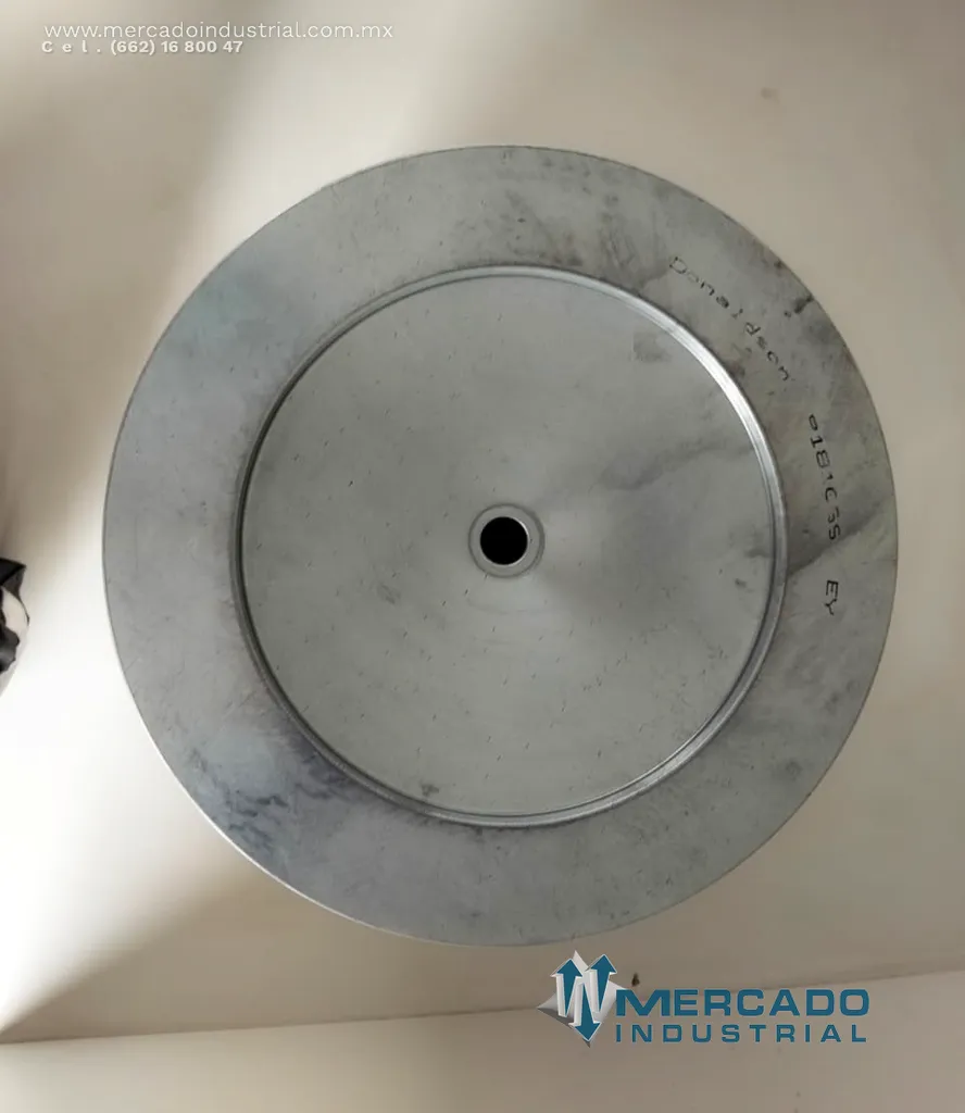 Filtro de aire modelo P181035 marca DONALDSON