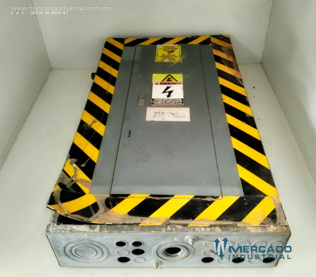 Gabinete de interior 42 circuitos 220/240V de 0.86 x 0.51 x 0.16 m modelo NQOD442L225CU marca SQUARE D