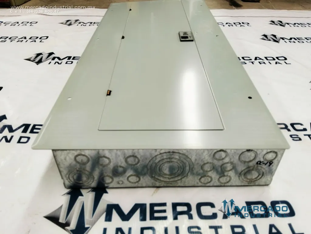 Centro de carga de 24 circuitos 150AMP de 26X85X10 cm modelo TM244115C MOD 3 marca GE