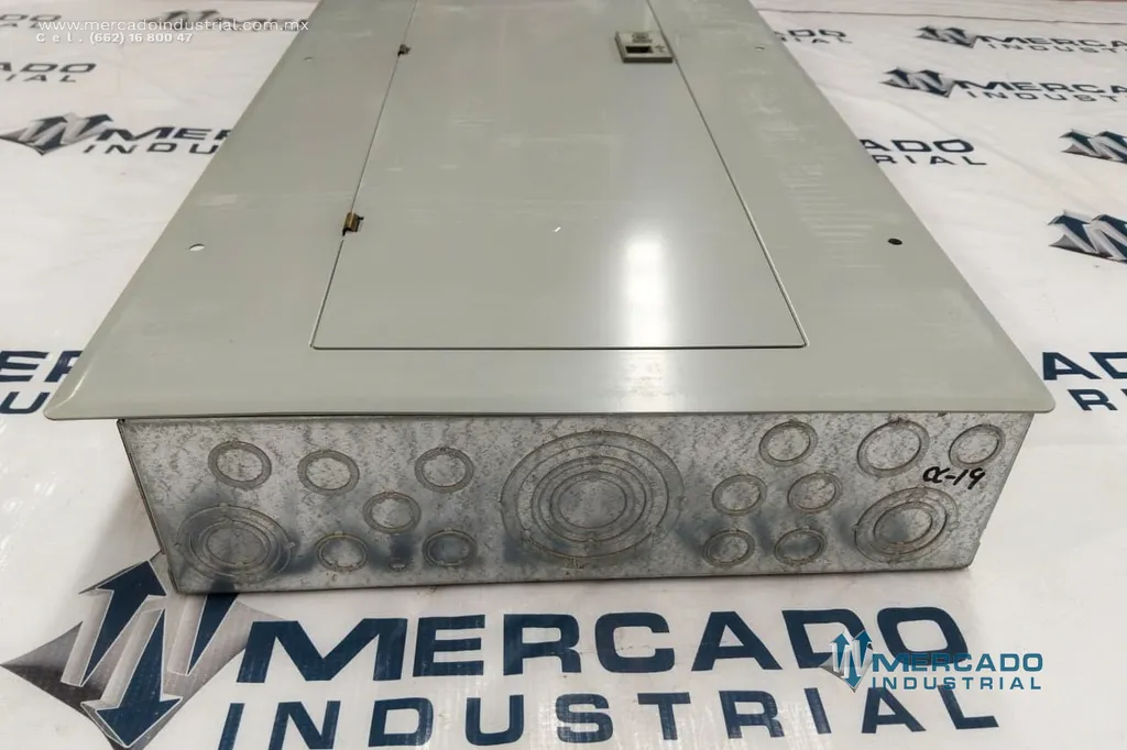 Centro de carga de 30 circuitos 125AMP de 26X85x10 cm modelo TM304112C MOD 3 marca GE