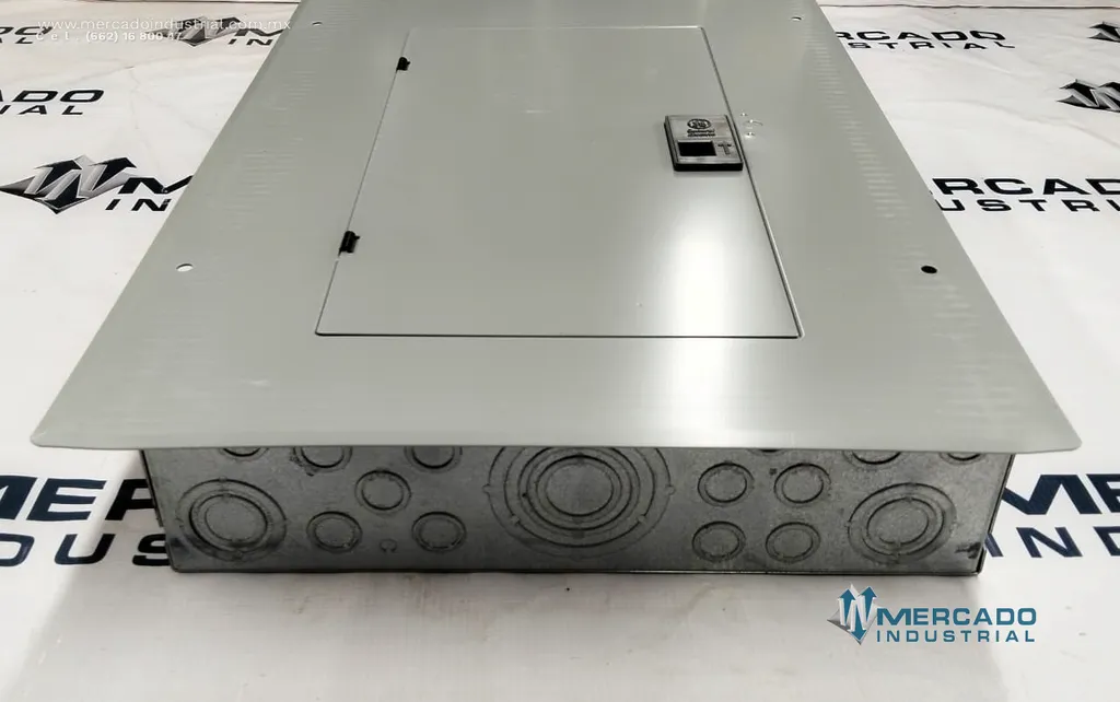 Centro de carga de 12 circuitos 100AMP de 36X59x10 cm modelo TM124110C MOD 1 marca GE