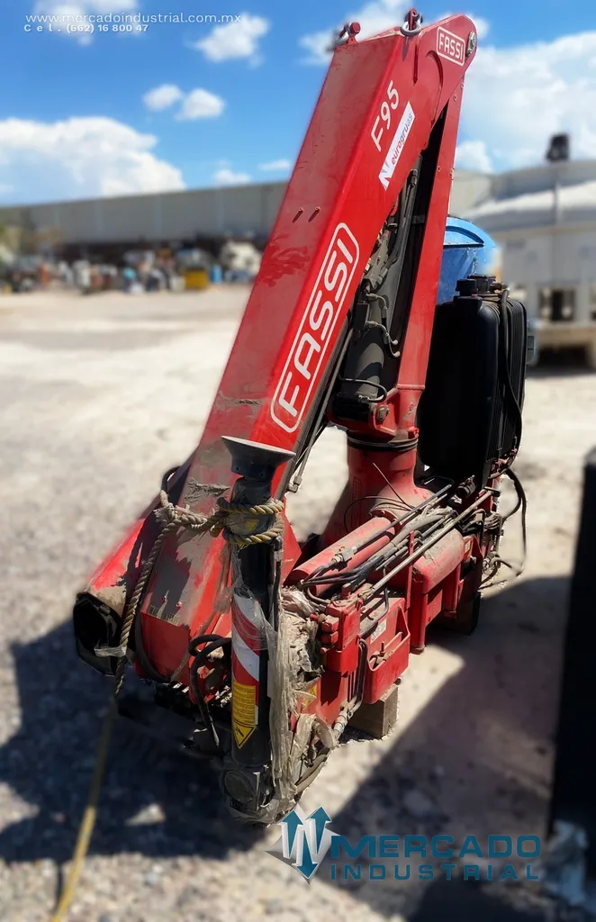 Grúa hidráulica articulada 4.3 T 86 kNm modelo F95A.0.22 marca FASSI