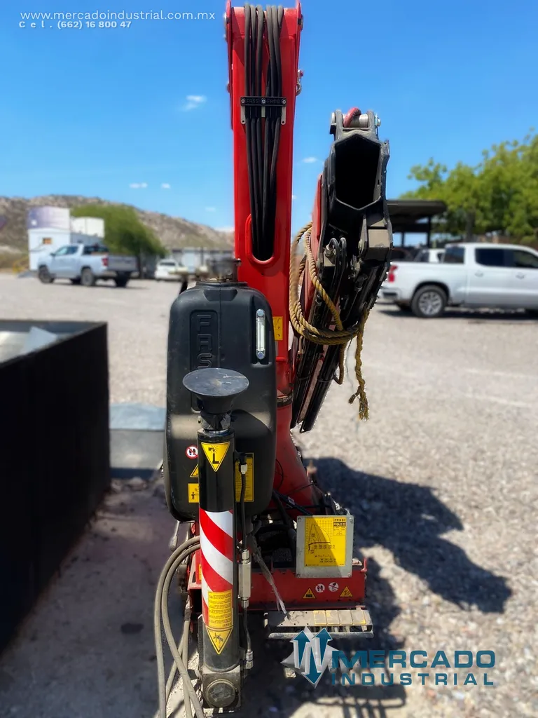 Grúa hidráulica articulada 4.3 T 86 kNm modelo F95A.0.22 marca FASSI
