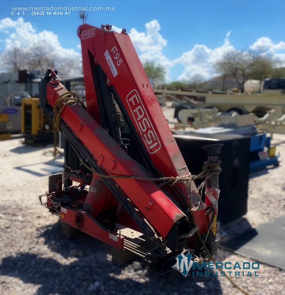 Grúa hidráulica articulada 4.3 T 86 kNm modelo F95A.0.22 marca FASSI