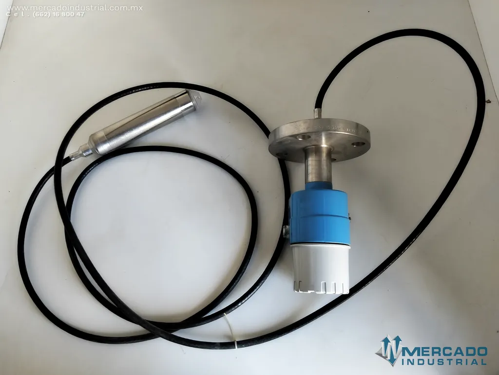 Sensor de nivel hidrostático con cable para tanques 0.1 bar a 10 bar modelo Deltapilot S DB52A marca ENDRESS+HAUSER