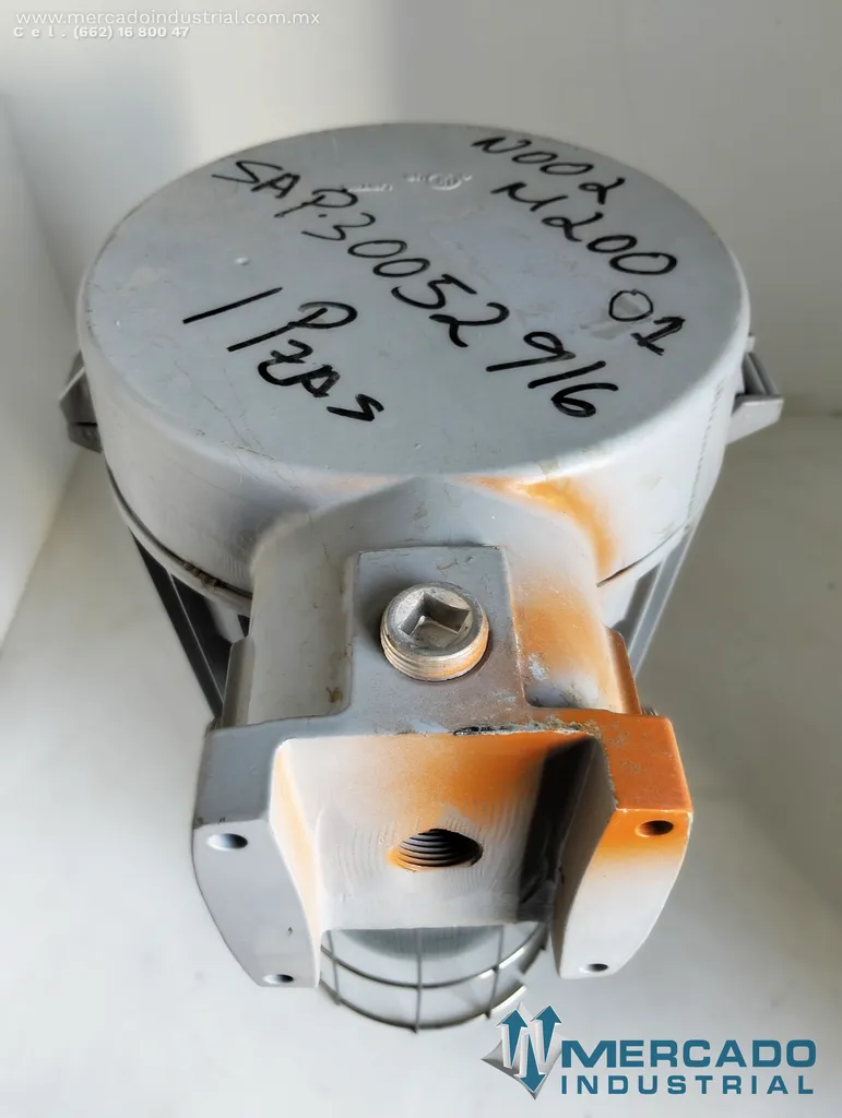 Luminario para áreas peligrosas 277V modelo VMVM-2TW-250-GP marca Cooper Crouse-Hinds
