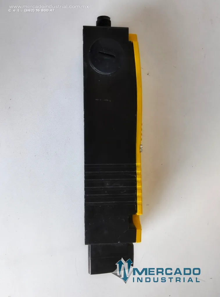 Interruptor de seguridad mecánico con retención magnética 24 V DC marca Siemens