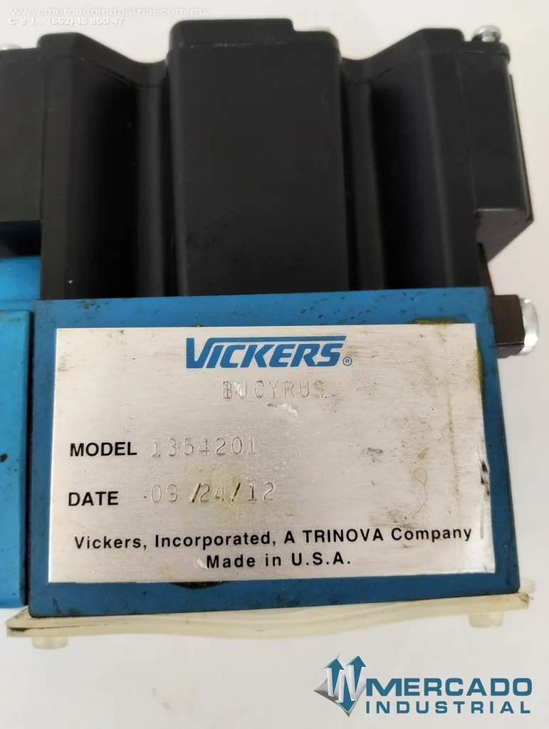 Válvula hidráulica de 4 vías modelo 1354201 marca Vickers