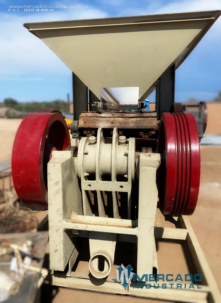Quebradora de quijada 27 x 20 1/2" con tolva receptora
