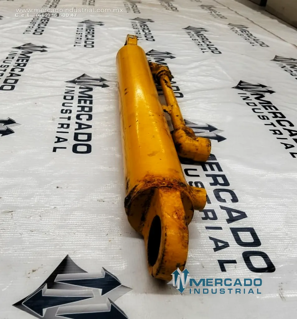 Cilindro hidráulico 31 1/2'' marca CAT