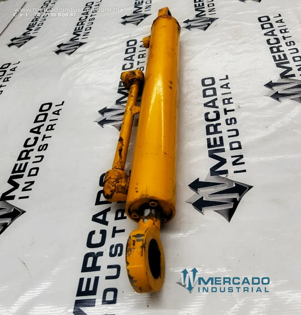 Cilindro hidráulico 31 1/2'' marca CAT