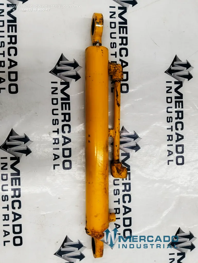 Cilindro hidráulico 31 1/2'' marca CAT