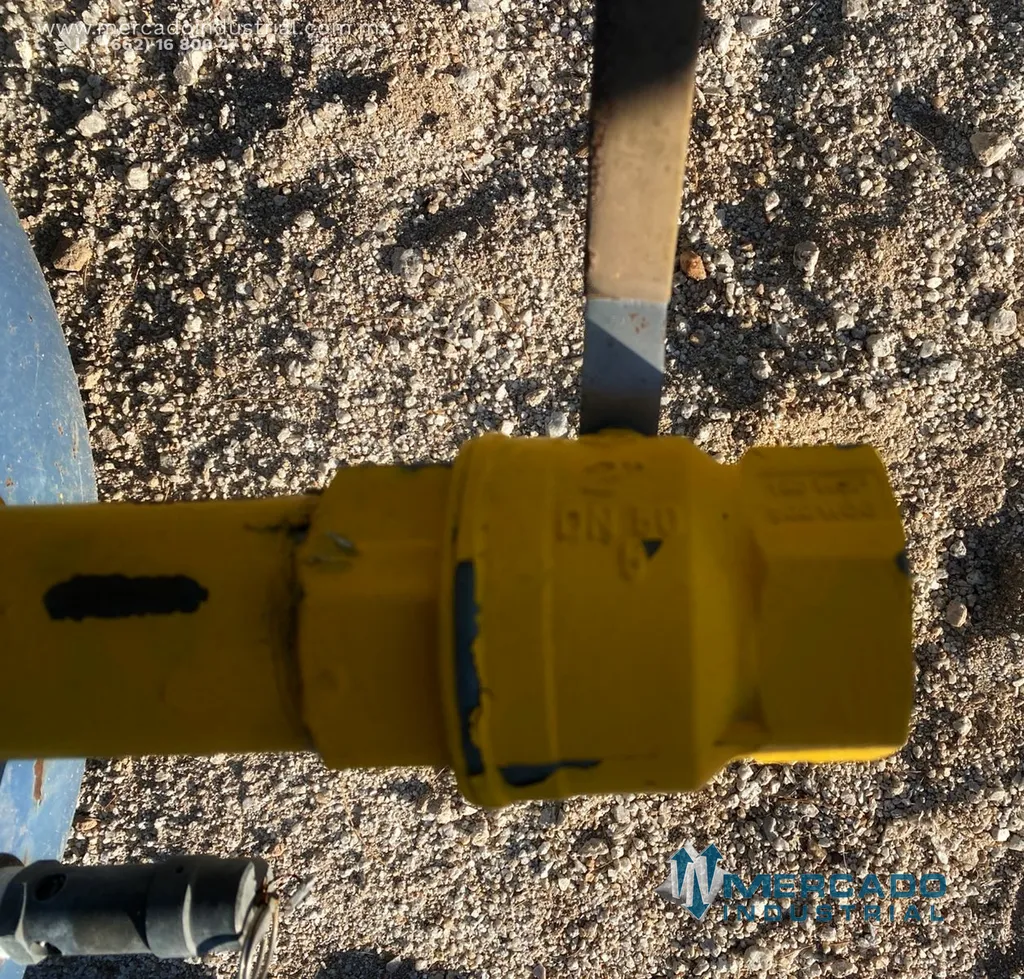 Tanque de 547 L de 0.65 x 2.2 m con válvula de drenado