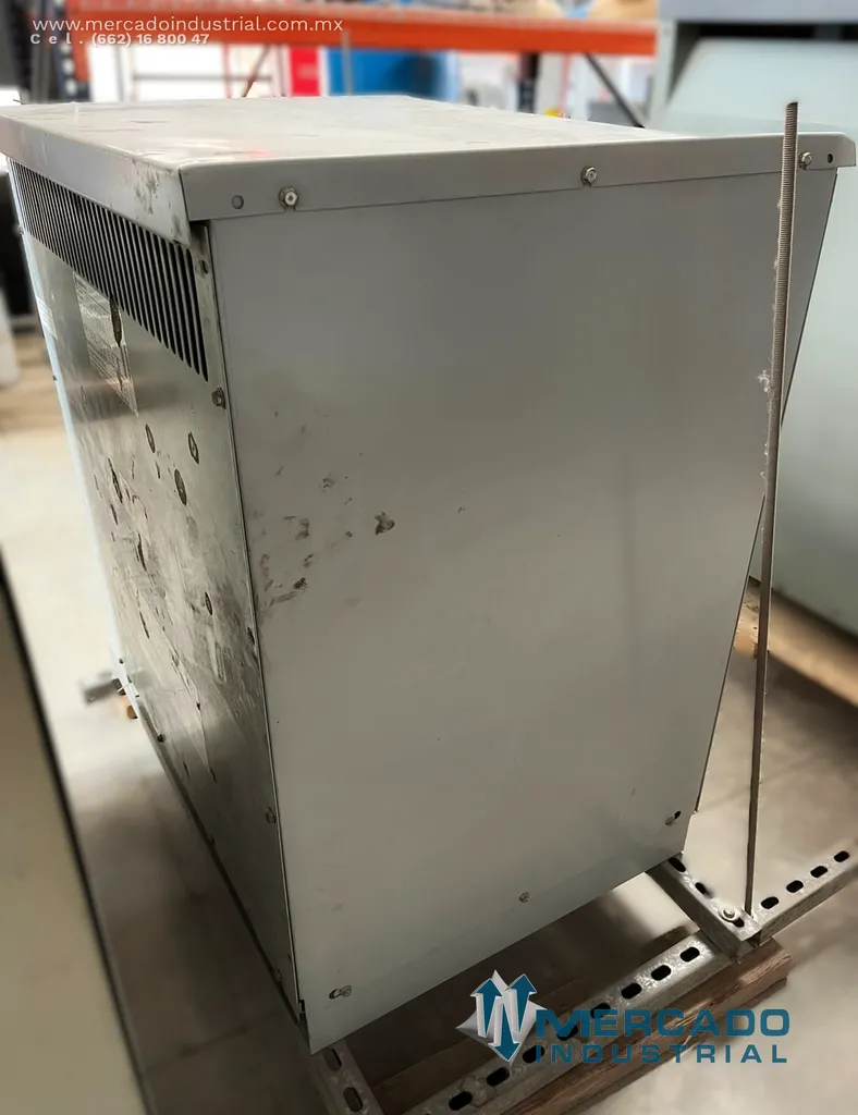 Transformador seco 75.0 KVA 480-208/120V modelo 9T83B3874 marca GENERAL ELECTRIC