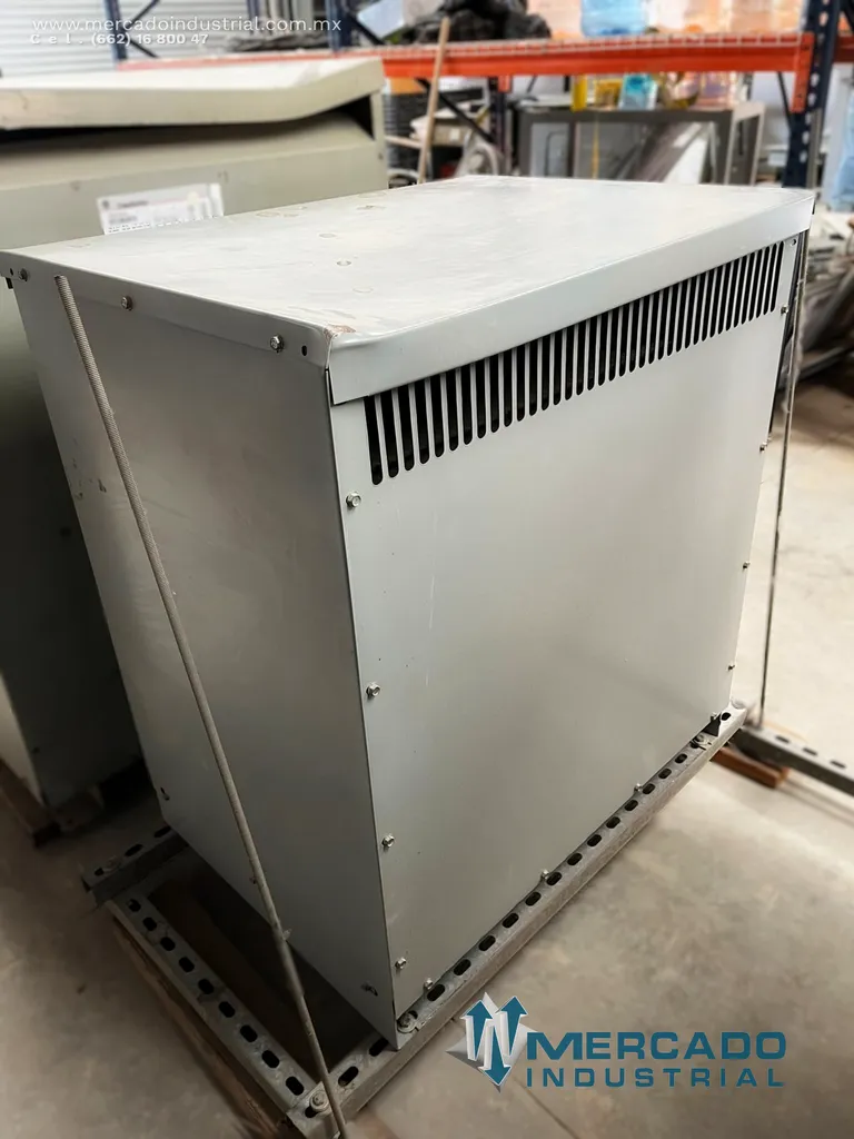 Transformador seco 75.0 KVA 480-208/120V modelo 9T83B3874 marca GENERAL ELECTRIC