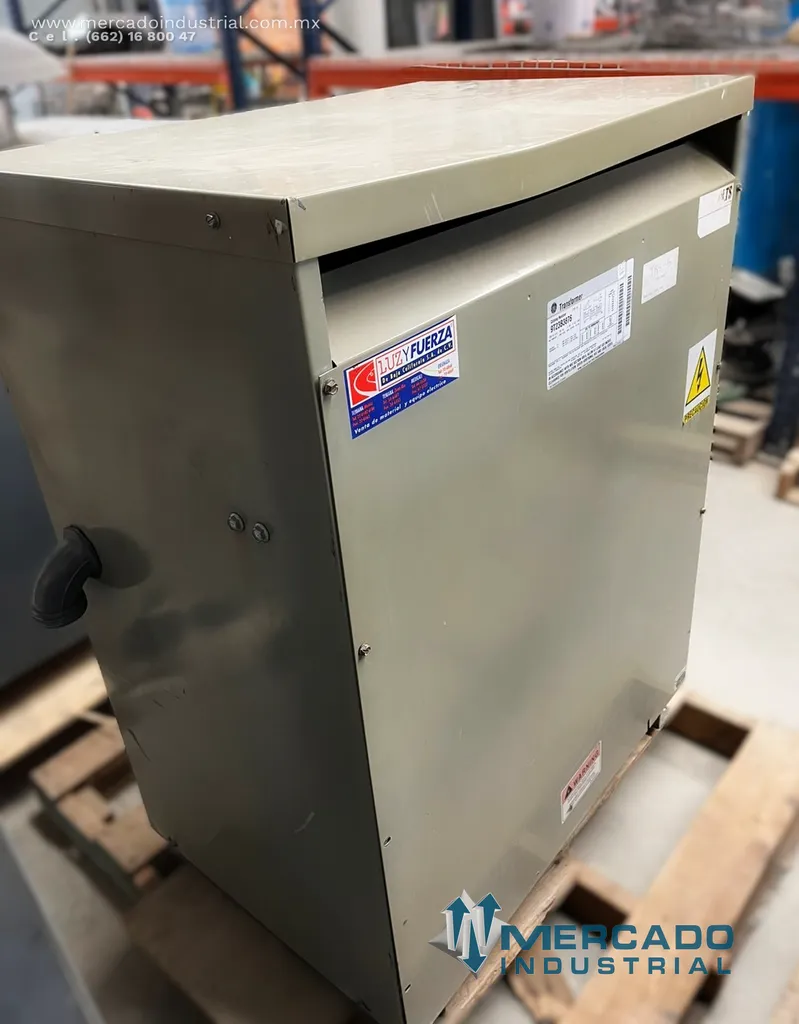 Transformador seco 150.0 KVA 480-208/120V modelo 9T23B3876 marca GENERAL ELECTRIC