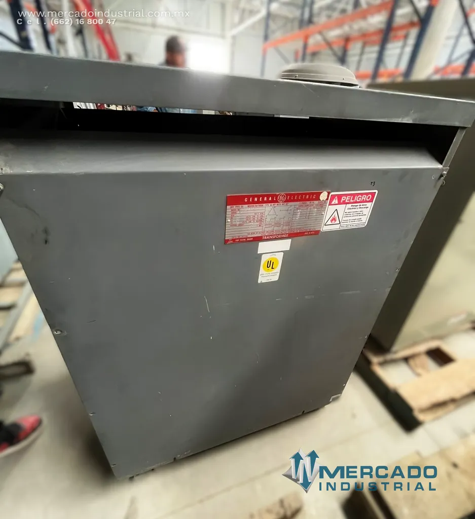 Transformador seco 150 KVA 480-208/120V modelo 9T23B3876 marca GENERAL ELECTRIC