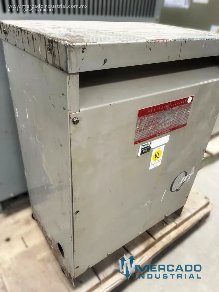 Transformador seco 30 KVA 480-208/120V modelo 9T23B3872 marca GENERAL ELECTRIC