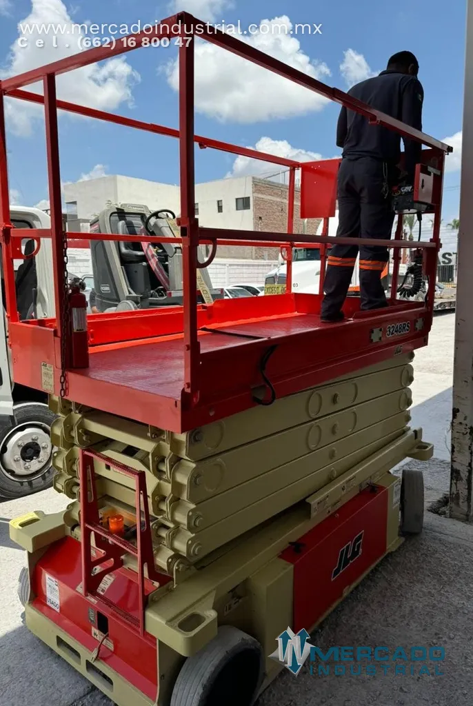 Plataforma eléctrica de tijera modelo 3248RS marca JLG