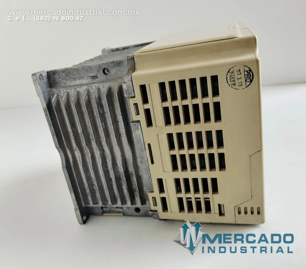 Variador de frecuencia AC 1.5 KW 380-460V modelo 3G3MV-C4037 marca OMRON