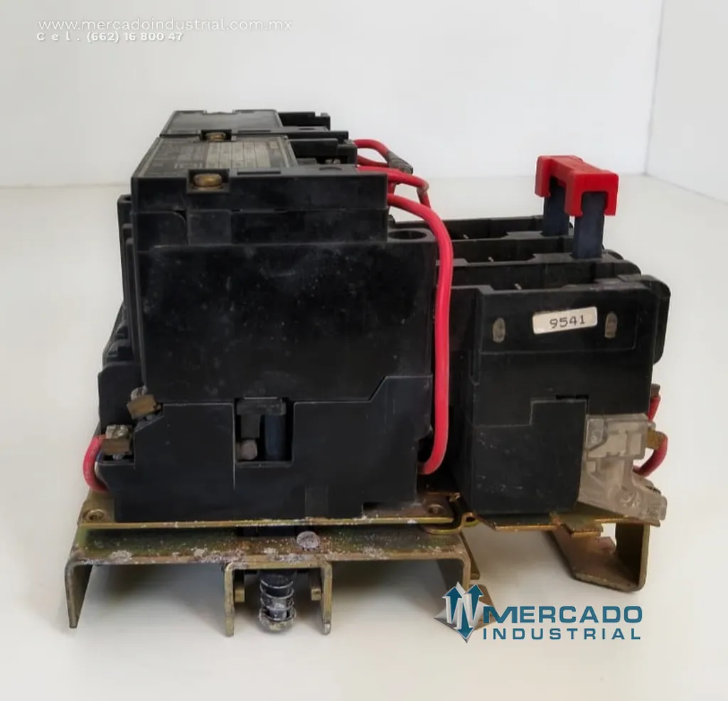 Contactor electromecánico 600 V CA 27 AMP Nema modelo 243974 marca SQUARE D