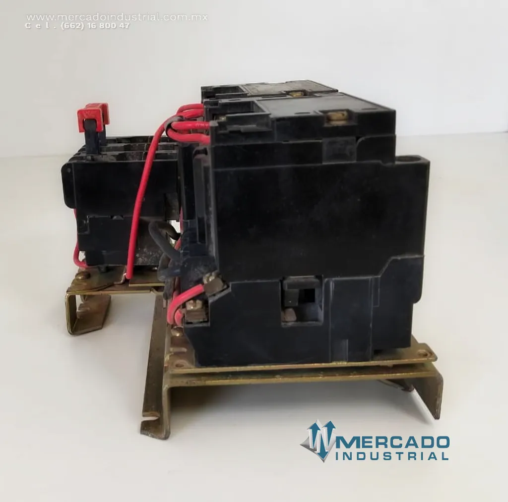 Contactor electromecánico 600 V CA 27 AMP Nema modelo 243974 marca SQUARE D