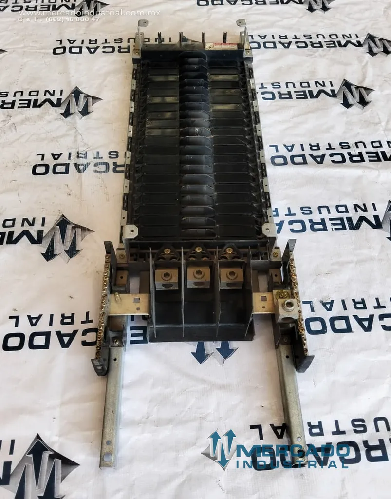 Panelboard de distribución clase CTL 21 circuitos modelo C-2633 marca SQUARE D