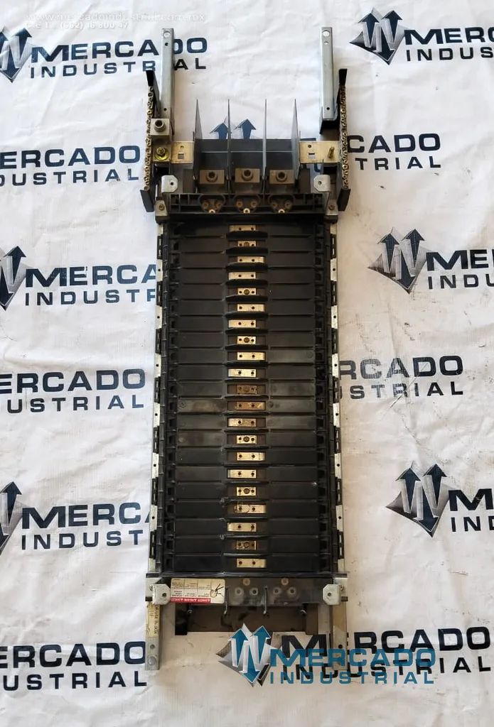 Panelboard de distribución clase CTL 21 circuitos modelo C-2633 marca SQUARE D
