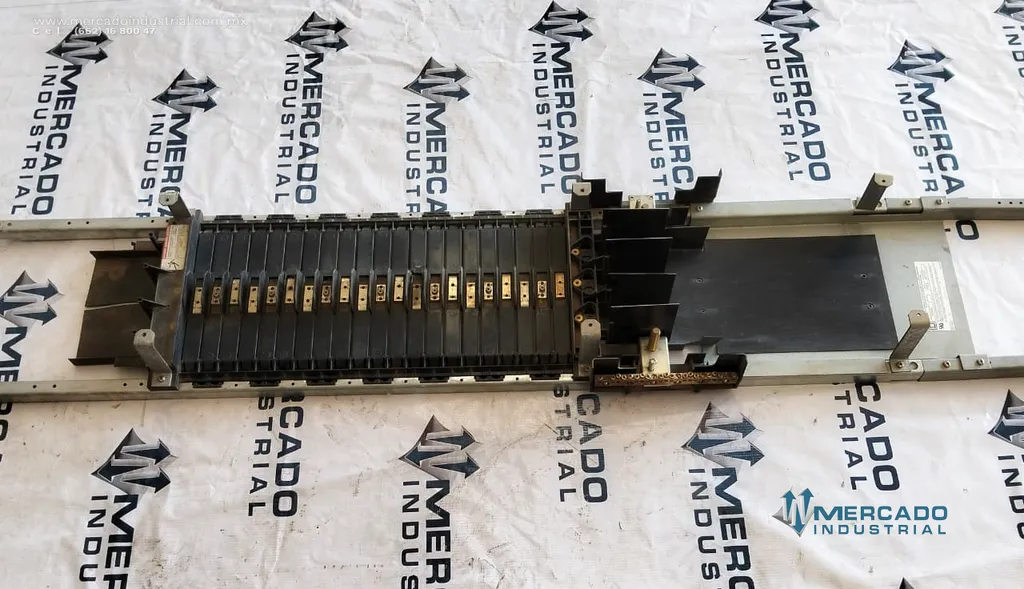 Panelboard de distribución clase CTL 21 circuitos modelo N400M marca SQUARE D