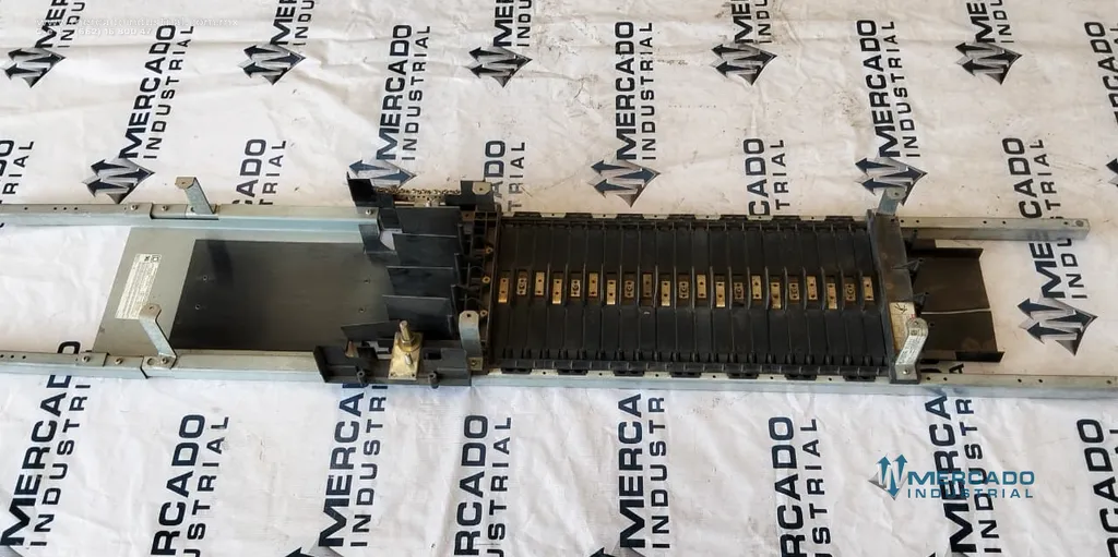 Panelboard de distribución clase CTL 21 circuitos modelo N400M marca SQUARE D