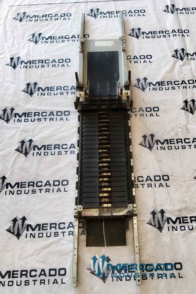 Panelboard de distribución clase CTL 21 circuitos modelo N400M marca SQUARE D